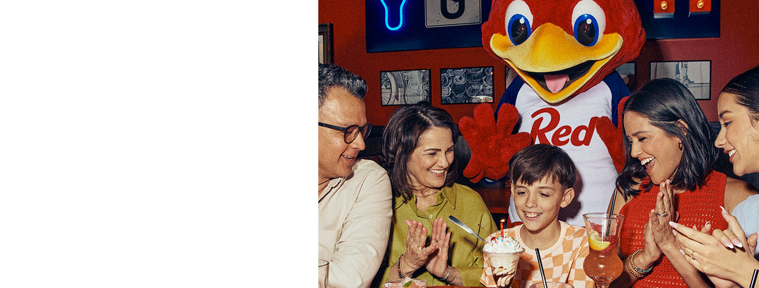 Family enjoying Kids NIght at Red Robin